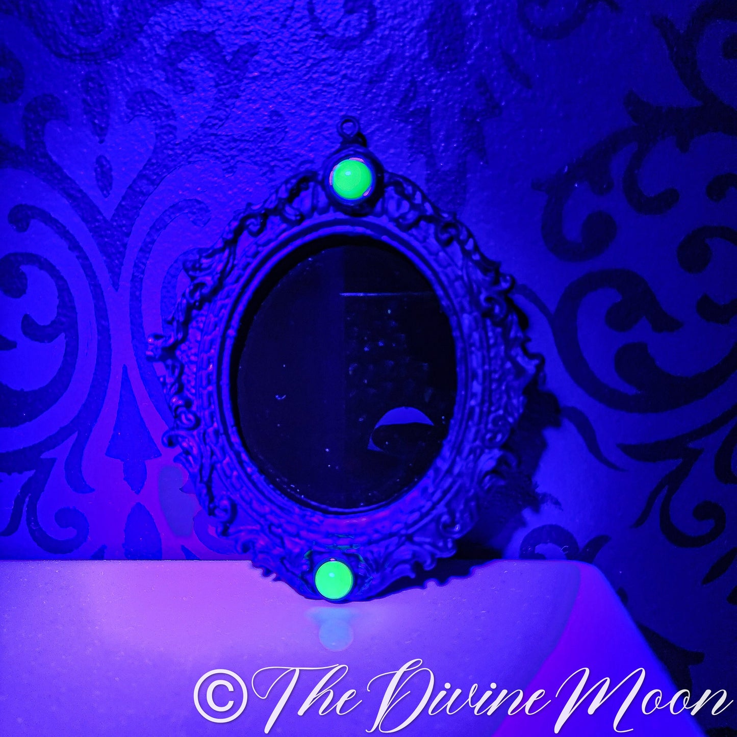 Uranium Glass Gems Scrying Mirror - V2UR1