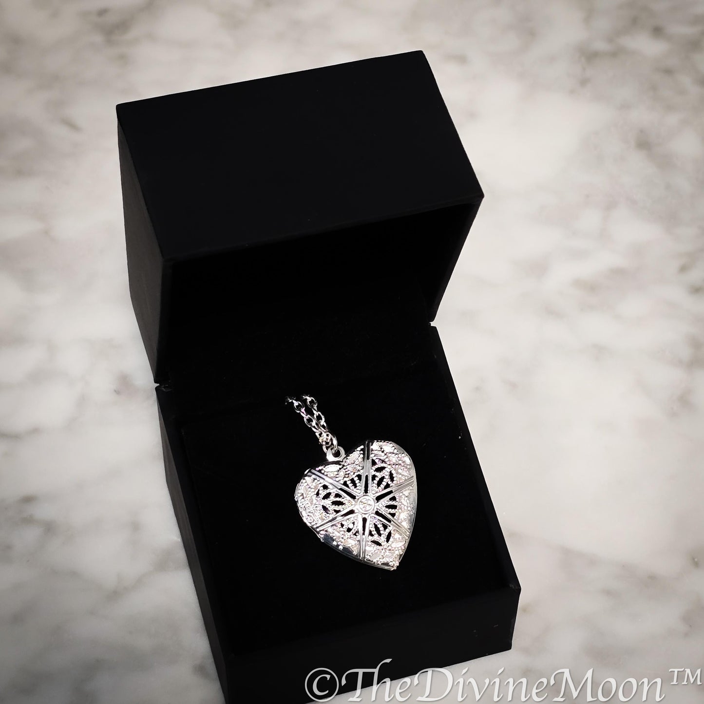 Antique Heart Locket Vintage Scrying Mirror Necklace - Fortune Telling - Psychic - Divination - Scrying Tool - Gift - Vintage Gift - Divine