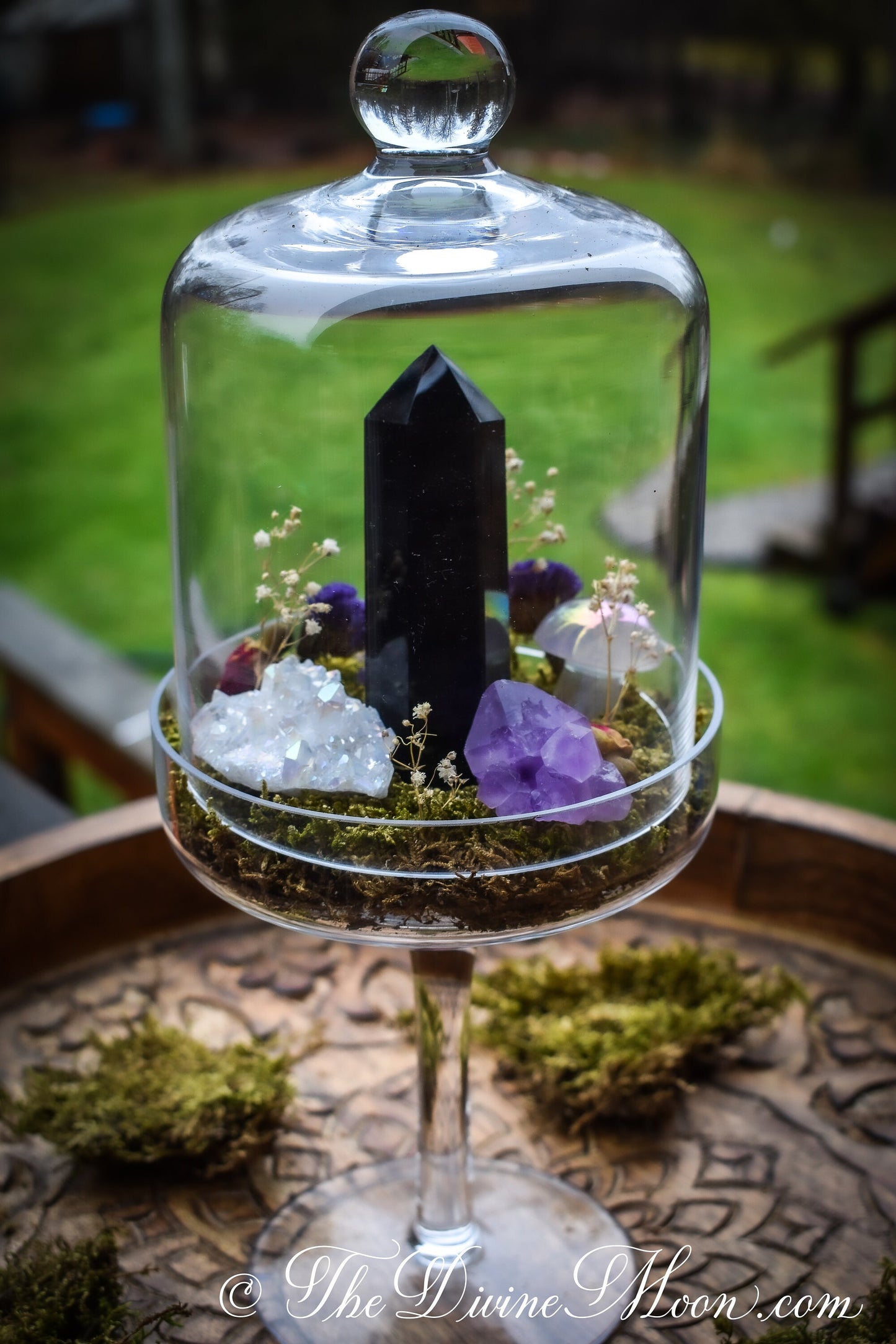 Obsidian Crystal Cloche – Glass Pedestal Garden – Element-Inspired Display – Crystal Decor – Gift for Home