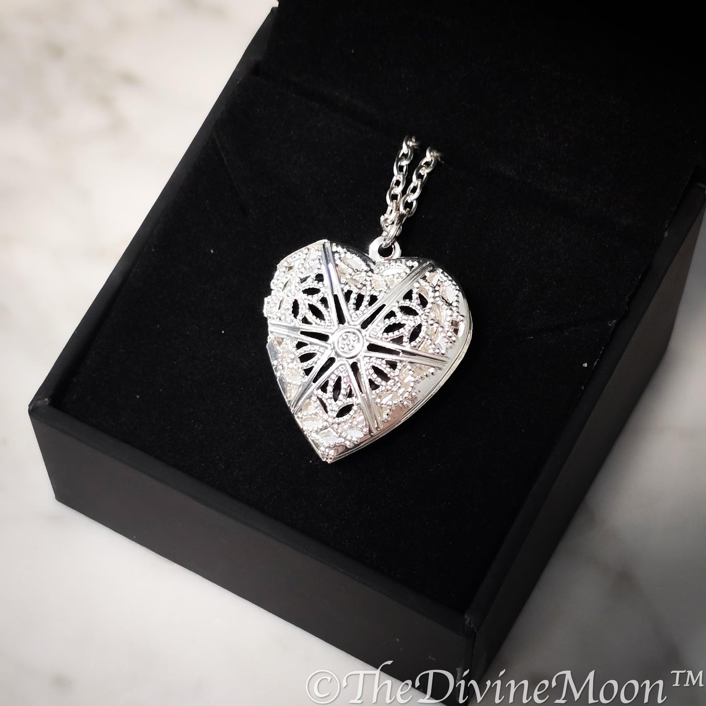 Antique Heart Locket Vintage Scrying Mirror Necklace - Fortune Telling - Psychic - Divination - Scrying Tool - Gift - Vintage Gift - Divine
