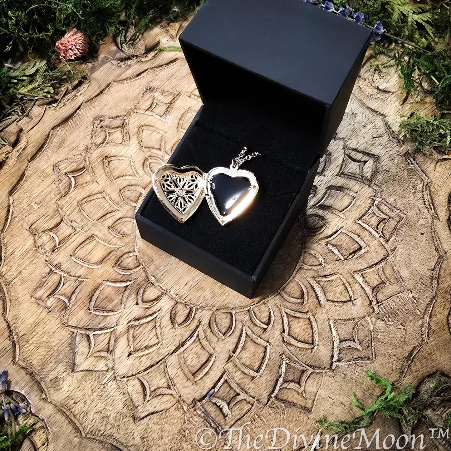 Antique Heart Locket Vintage Scrying Mirror Necklace - Fortune Telling - Psychic - Divination - Scrying Tool - Gift - Vintage Gift - Divine