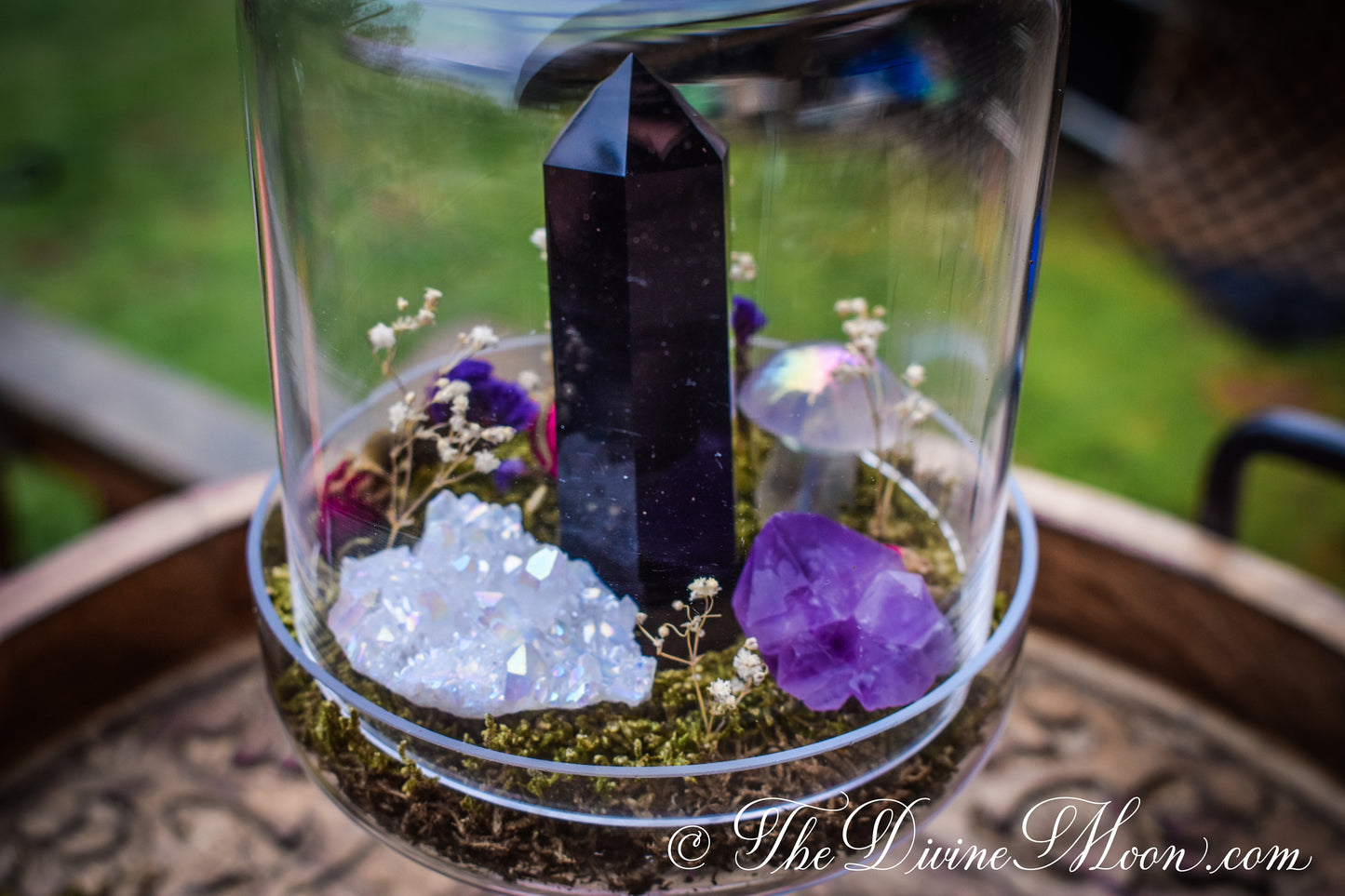 Obsidian Crystal Cloche – Glass Pedestal Garden – Element-Inspired Display – Crystal Decor – Gift for Home