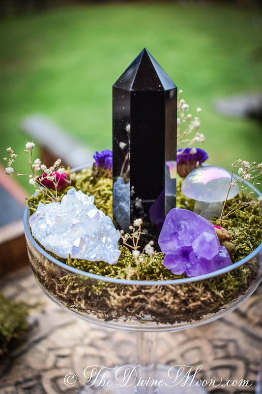 Obsidian Crystal Cloche – Glass Pedestal Garden – Element-Inspired Display – Crystal Decor – Gift for Home