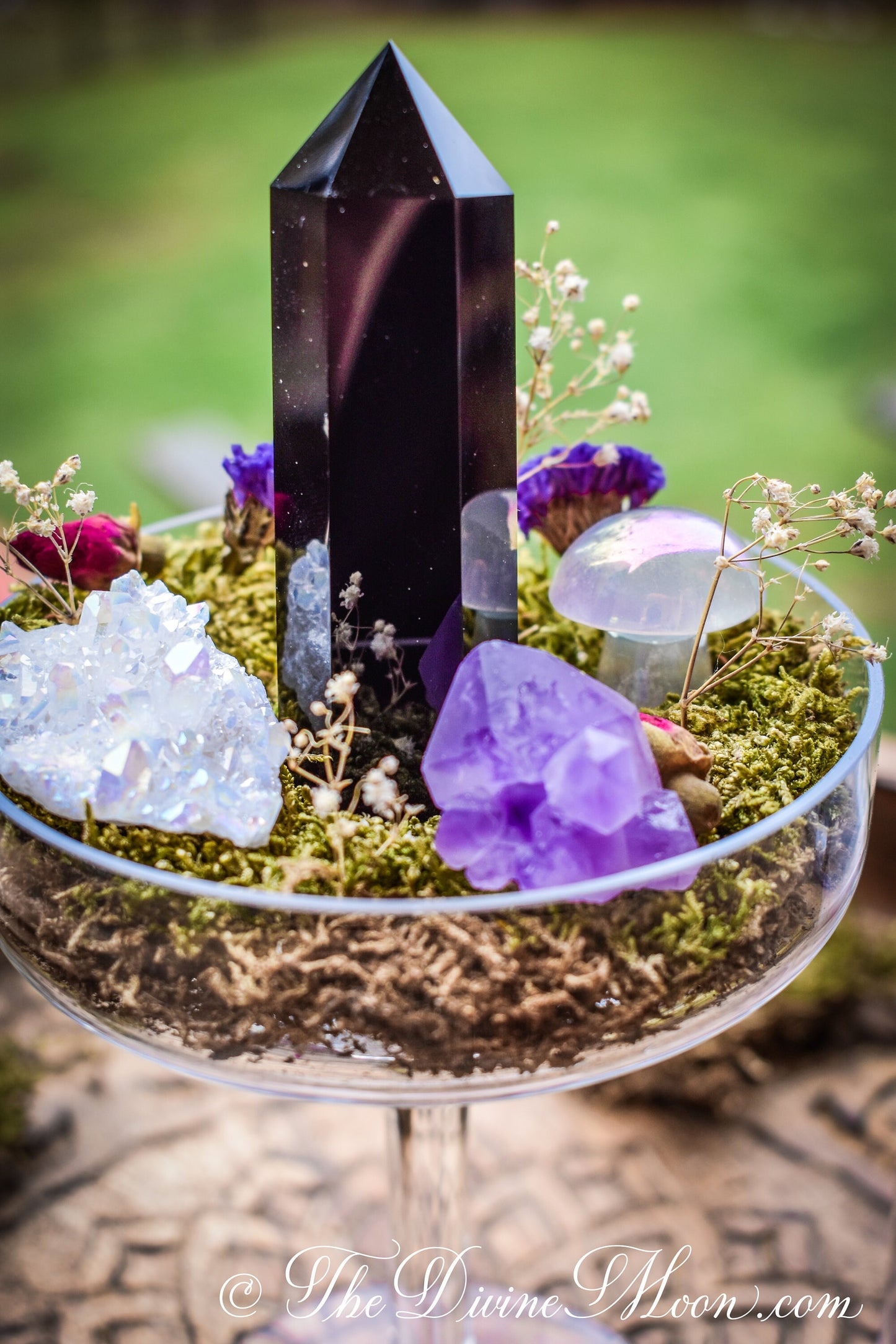 Obsidian Crystal Cloche – Glass Pedestal Garden – Element-Inspired Display – Crystal Decor – Gift for Home